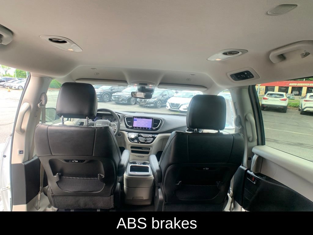 Used 2023 Chrysler Pacifica Touring-L FWD image 25