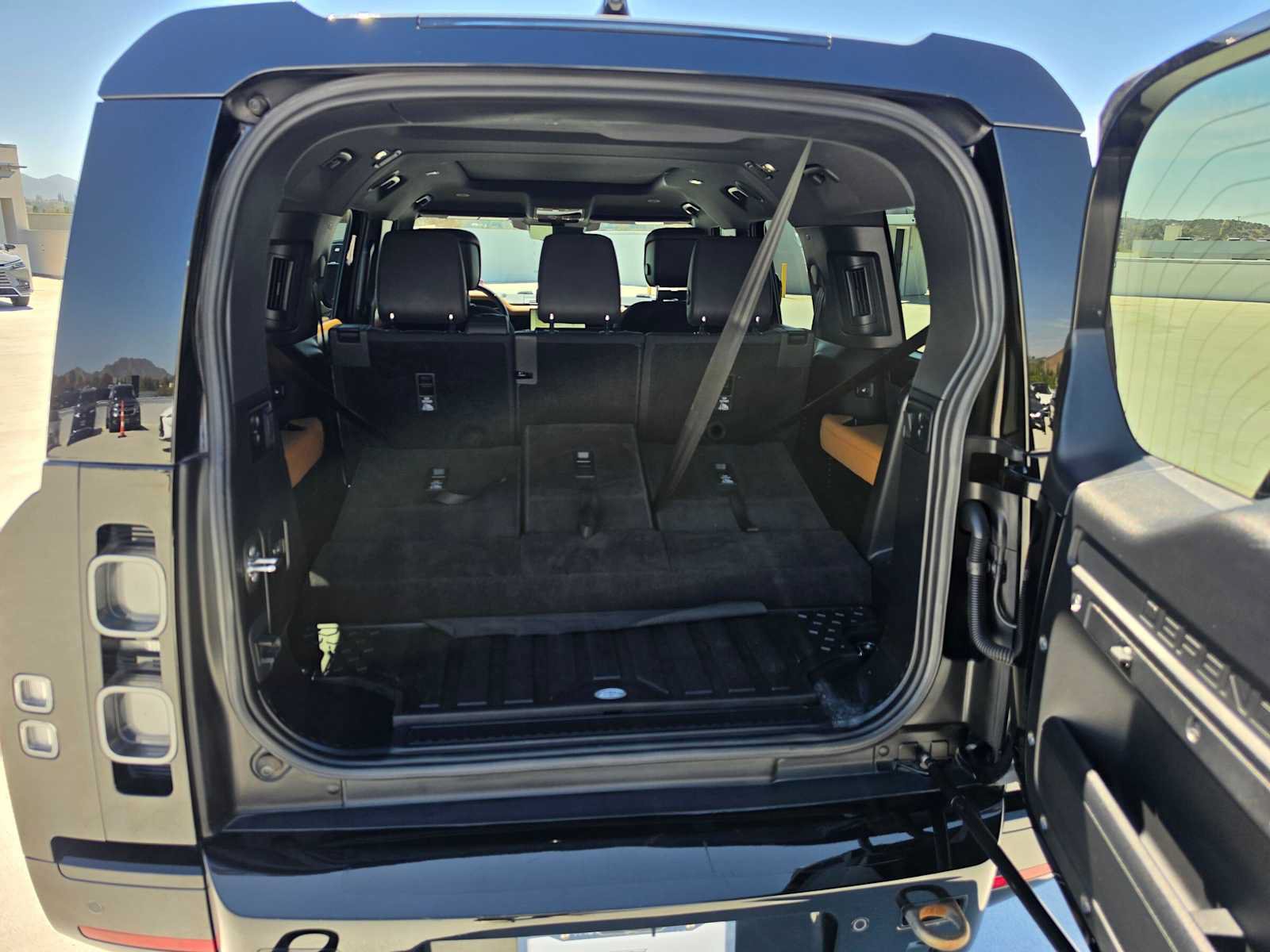 Used 2024 Land Rover Defender 130 X AWD/4WD image 17