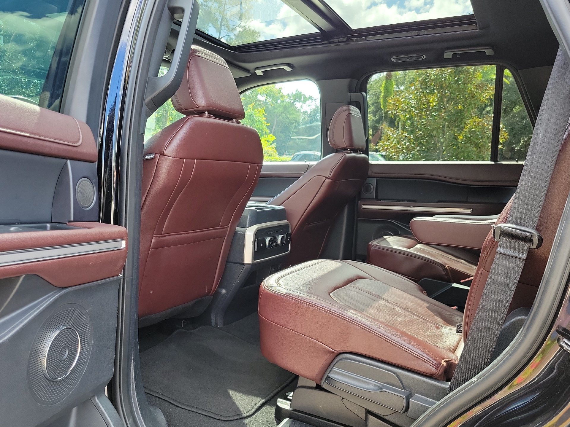 Used 2024 Ford Expedition Limited RWD image 16