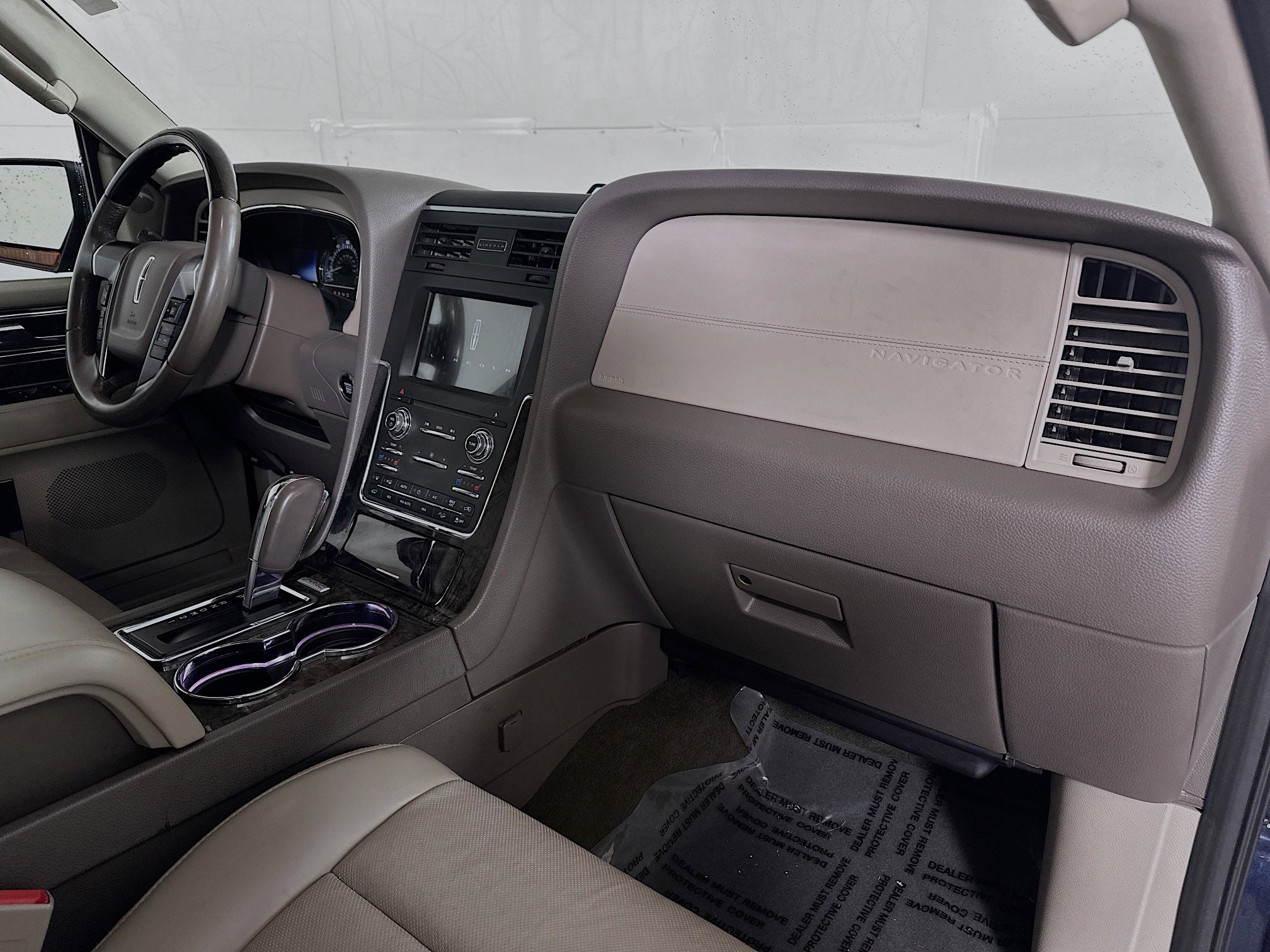 Used 2016 Lincoln Navigator Select AWD/4WD image 31