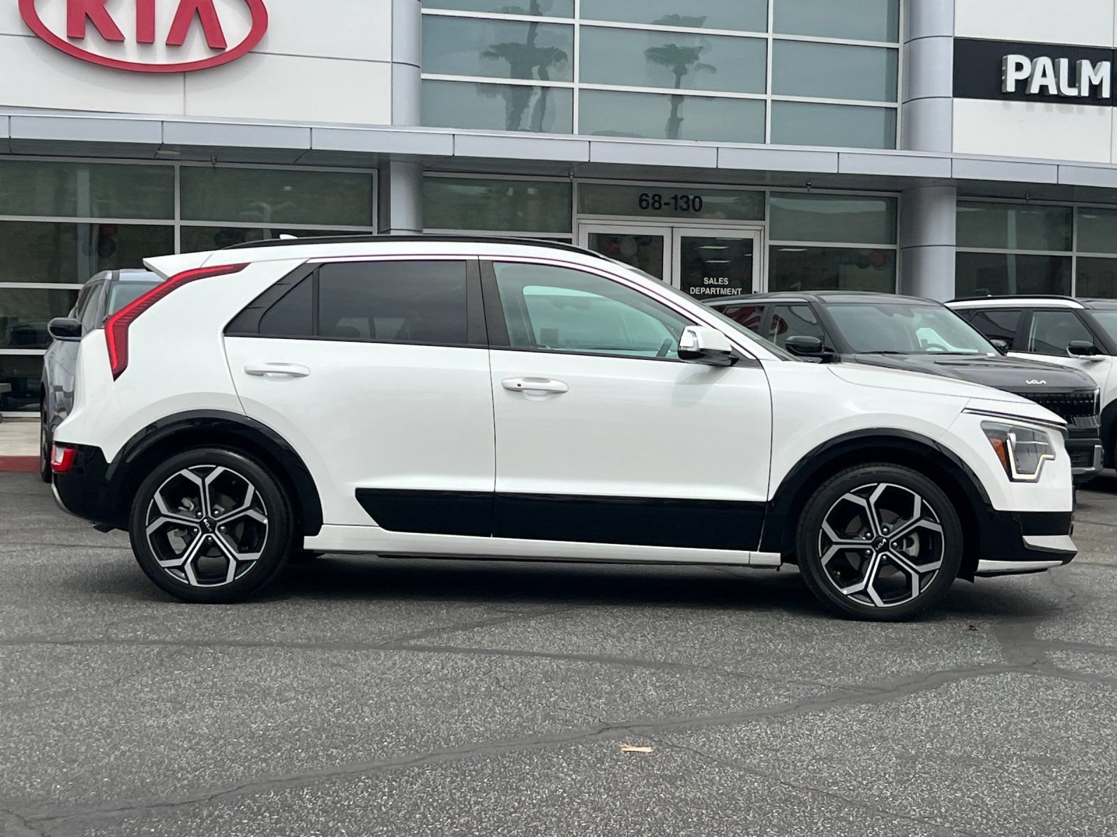 Used 2023 Kia Niro EX Touring FWD video 2
