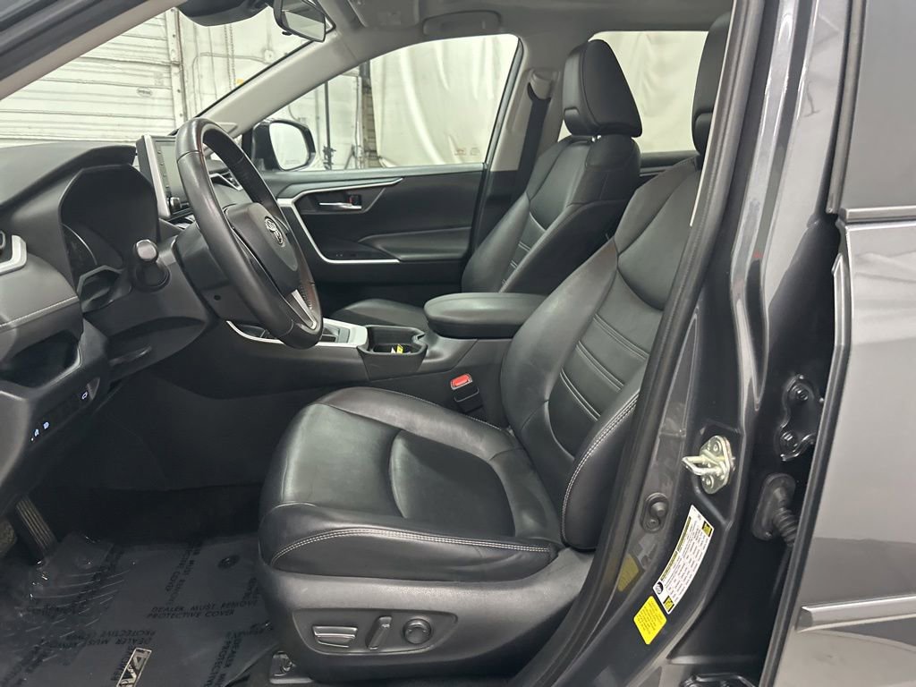 Used 2020 Toyota RAV4 XLE Premium FWD image 21