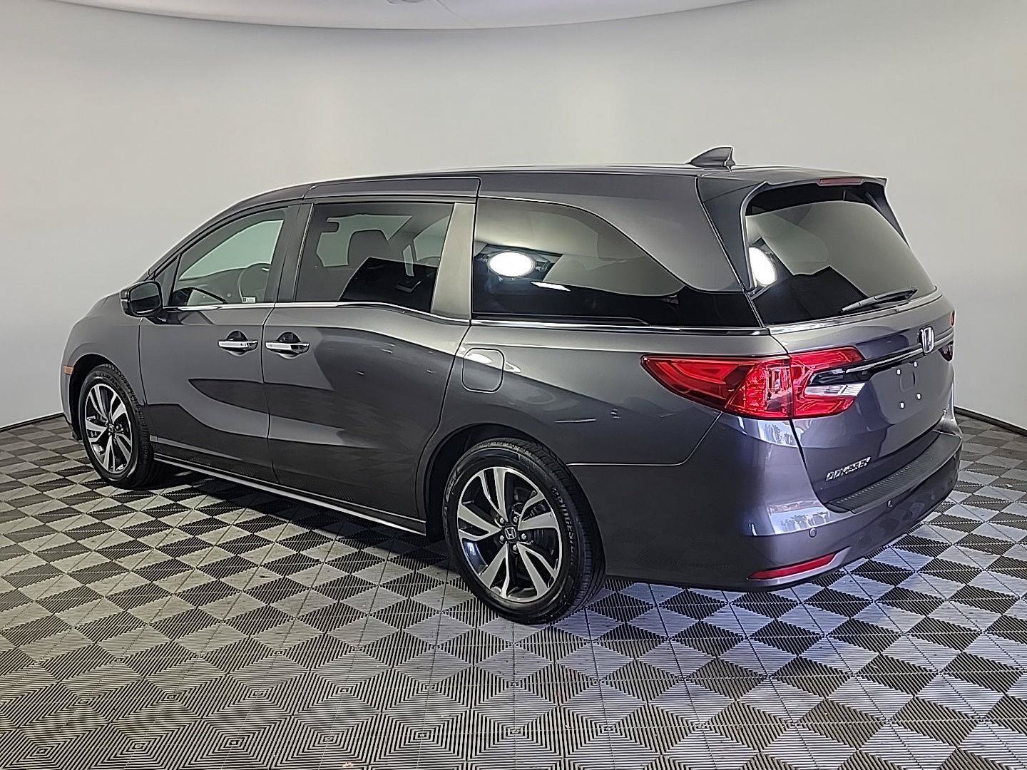 Certified 2024 Honda Odyssey Touring image 10