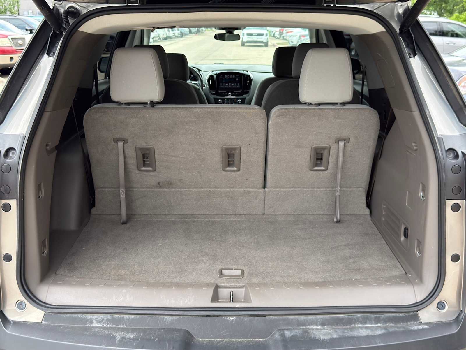 Used 2019 Chevrolet Traverse LT FWD image 7