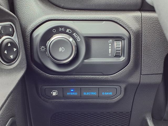 Used 2023 Jeep Wrangler Unlimited Sahara w/ Cold Weather Group AWD/4WD image 19