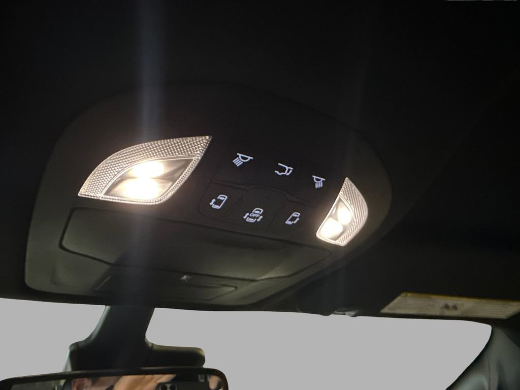 Used 2025 Chrysler Pacifica Select image 23