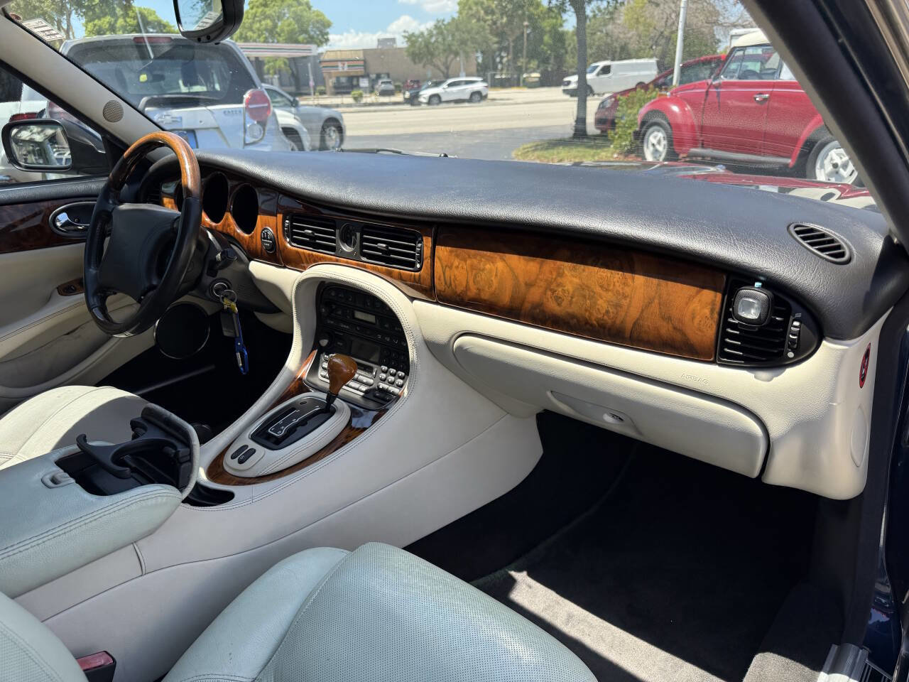 Used 1999 Jaguar XJ8 RWD image 25