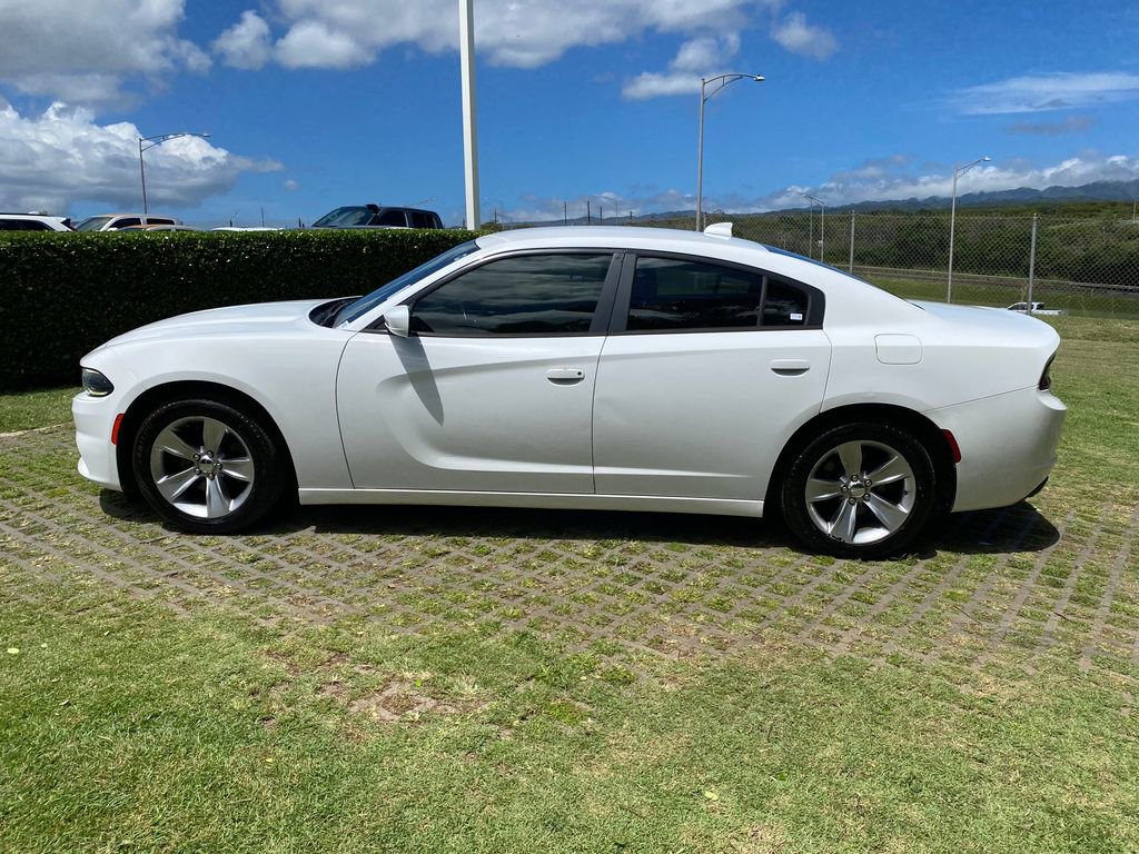 Used 2017 Dodge Charger SXT RWD image 4