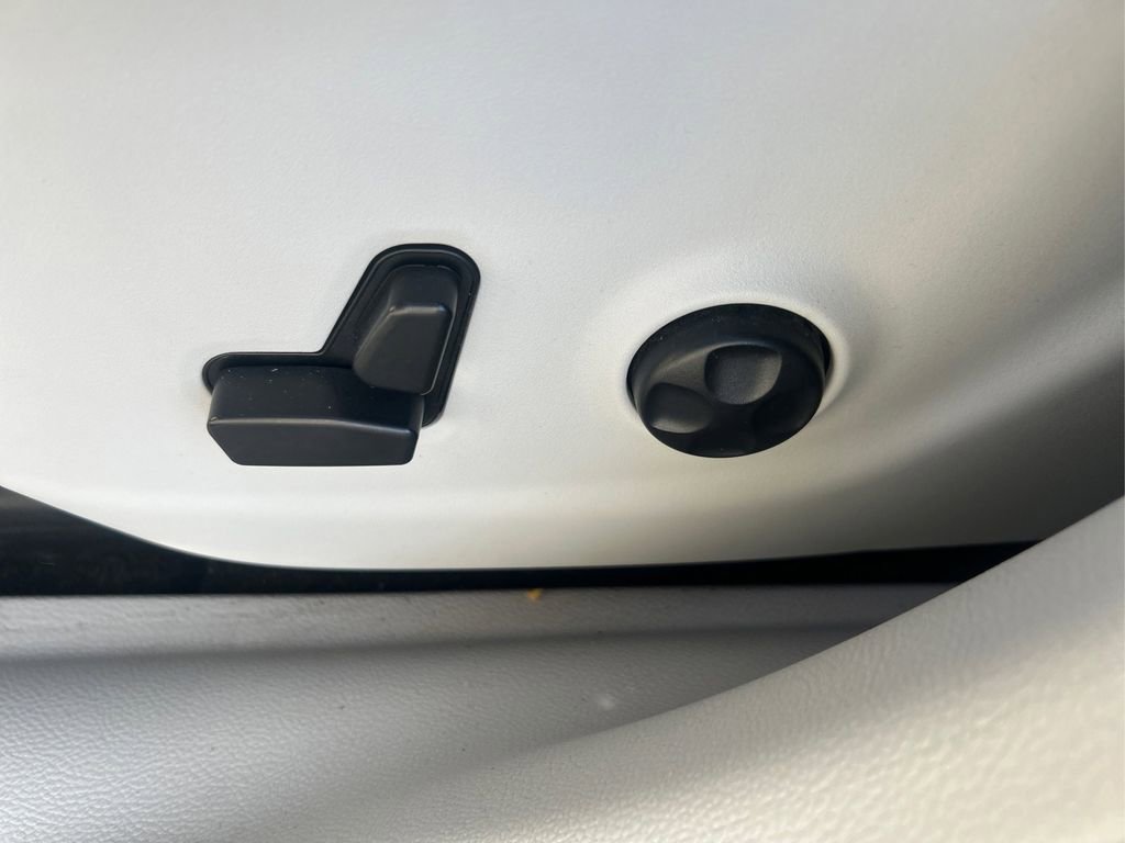 Used 2021 Jeep Cherokee Latitude Lux w/ Comfort/Convenience Group AWD/4WD image 33