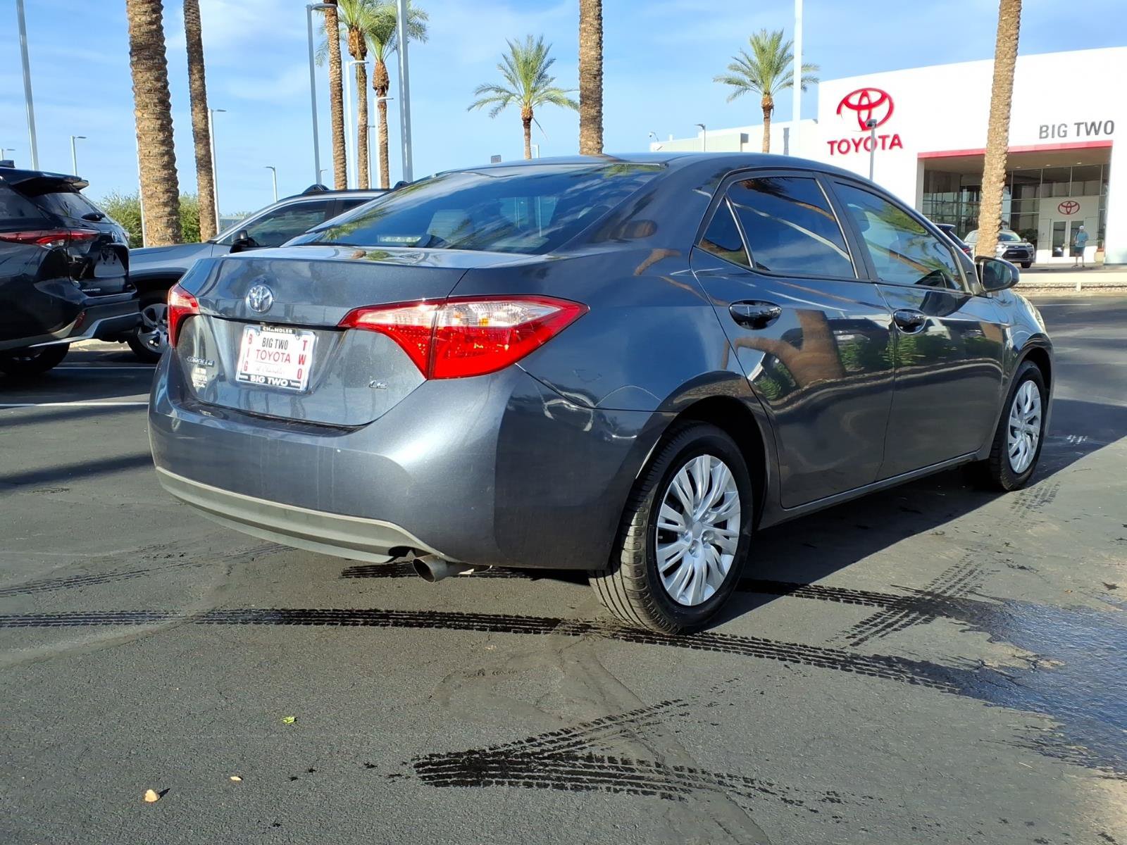 Used 2018 Toyota Corolla LE w/ Carpet Mat Package (TMS) FWD image 4