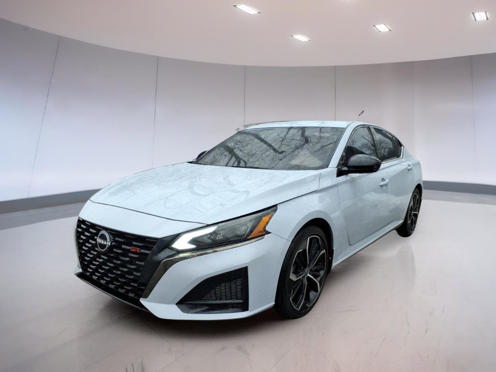 Used 2023 Nissan Altima 2.5 SR image 2