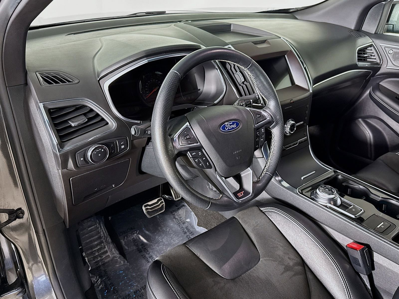 Used 2020 Ford Edge ST image 9