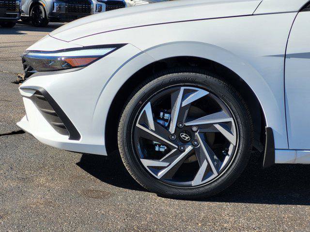 New 2025 Hyundai Elantra SEL FWD image 10