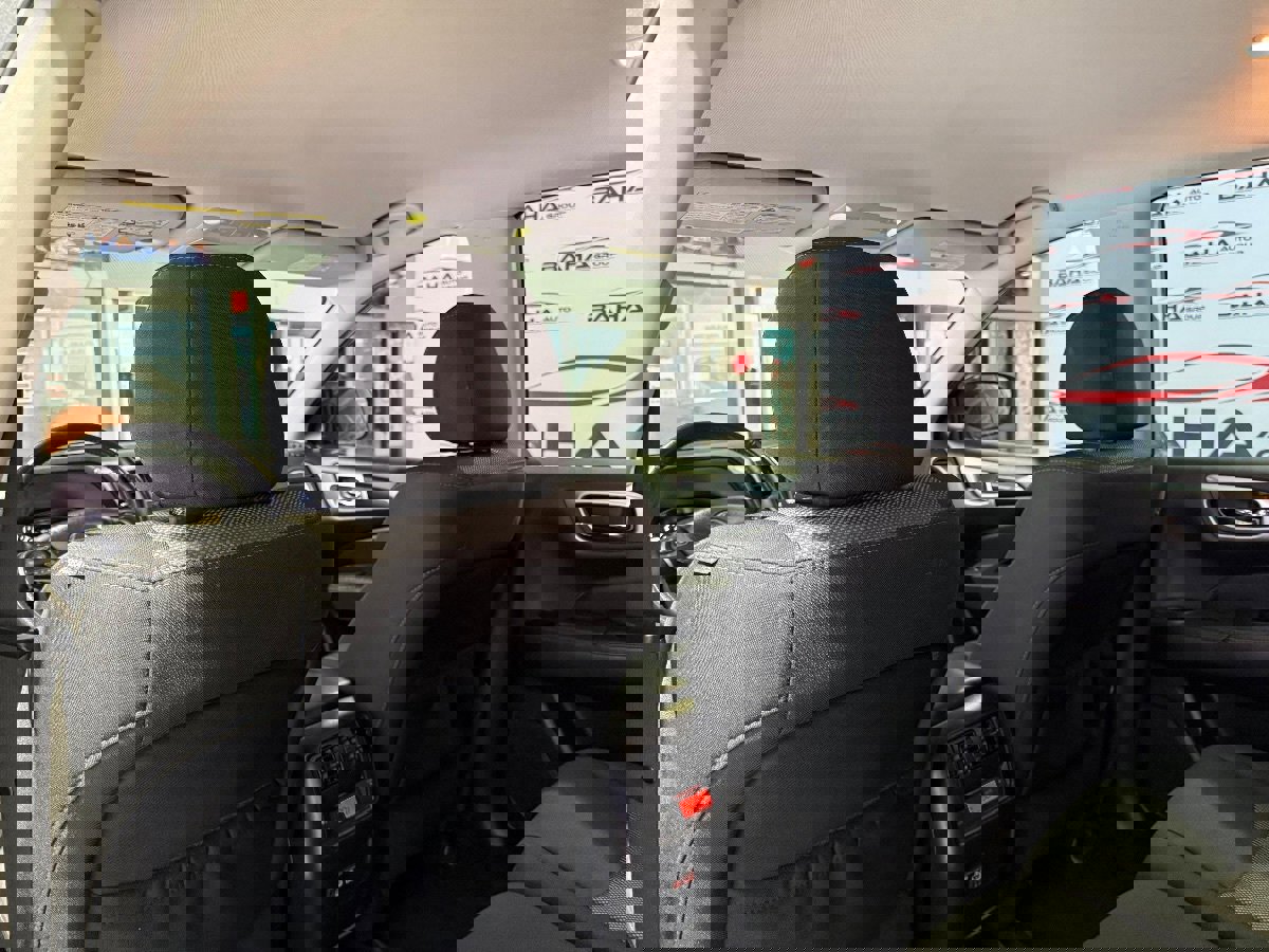 Used 2019 Nissan Pathfinder SV image 36