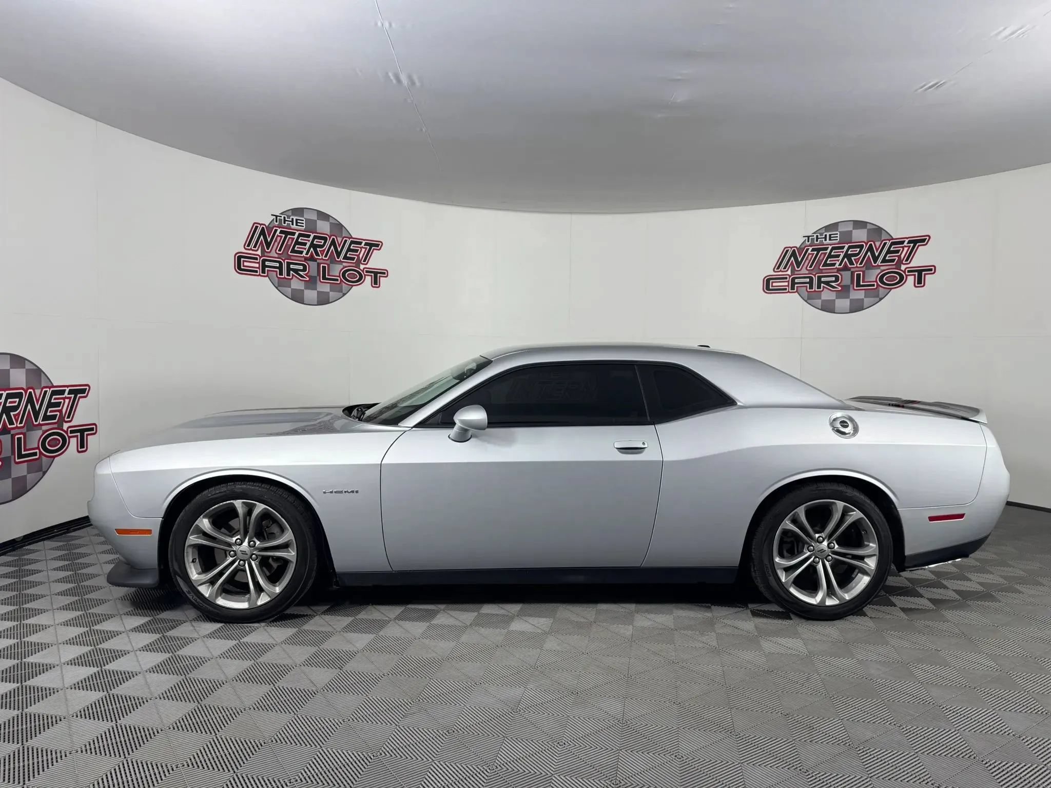 Used 2020 Dodge Challenger R/T RWD image 4