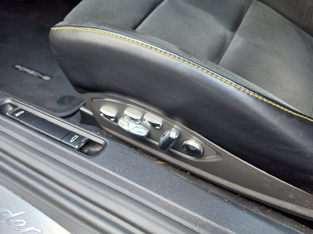 Used 2021 Porsche 718 Boxster Spyder RWD image 27