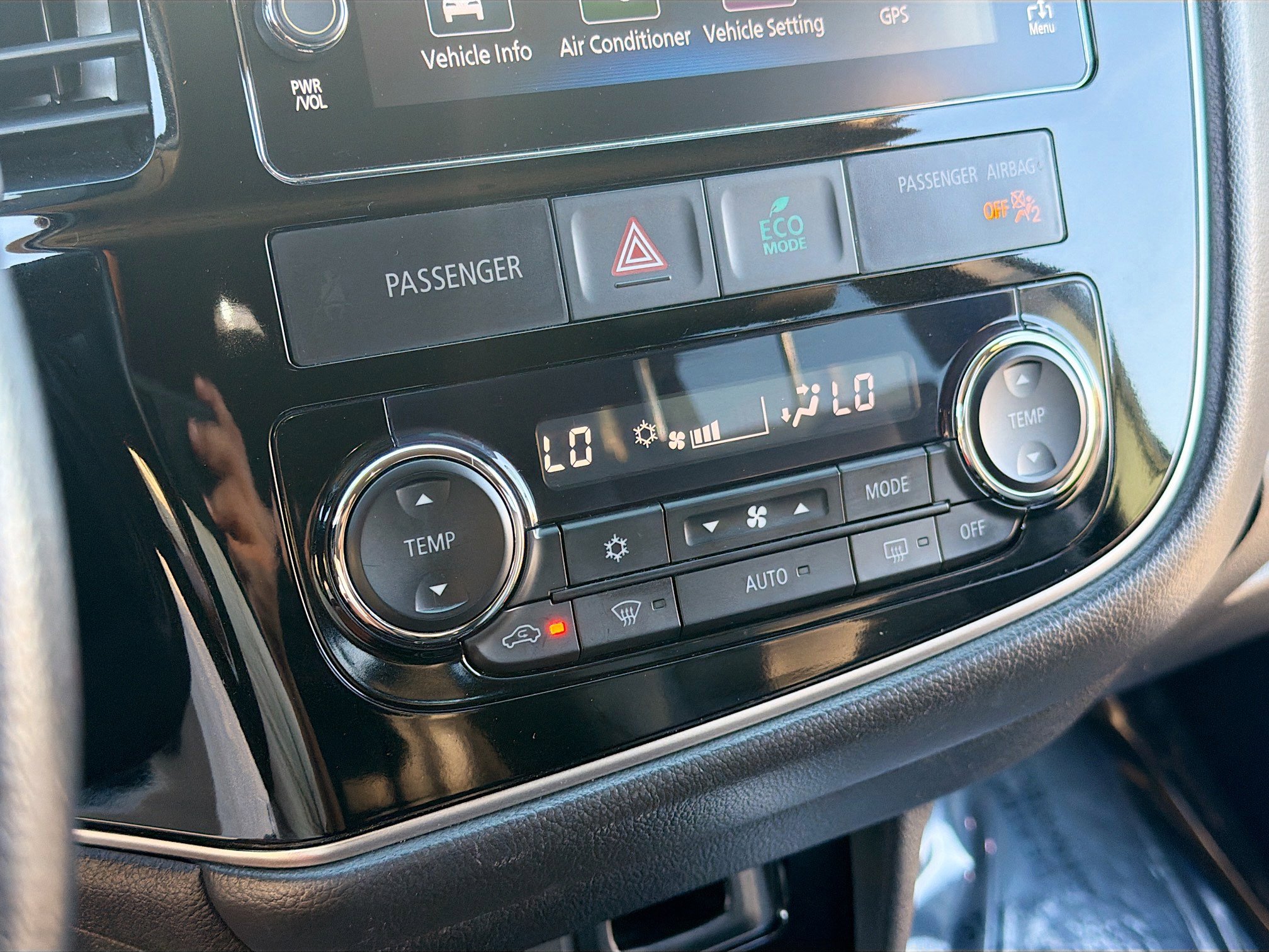 Used 2017 Mitsubishi Outlander SEL image 30