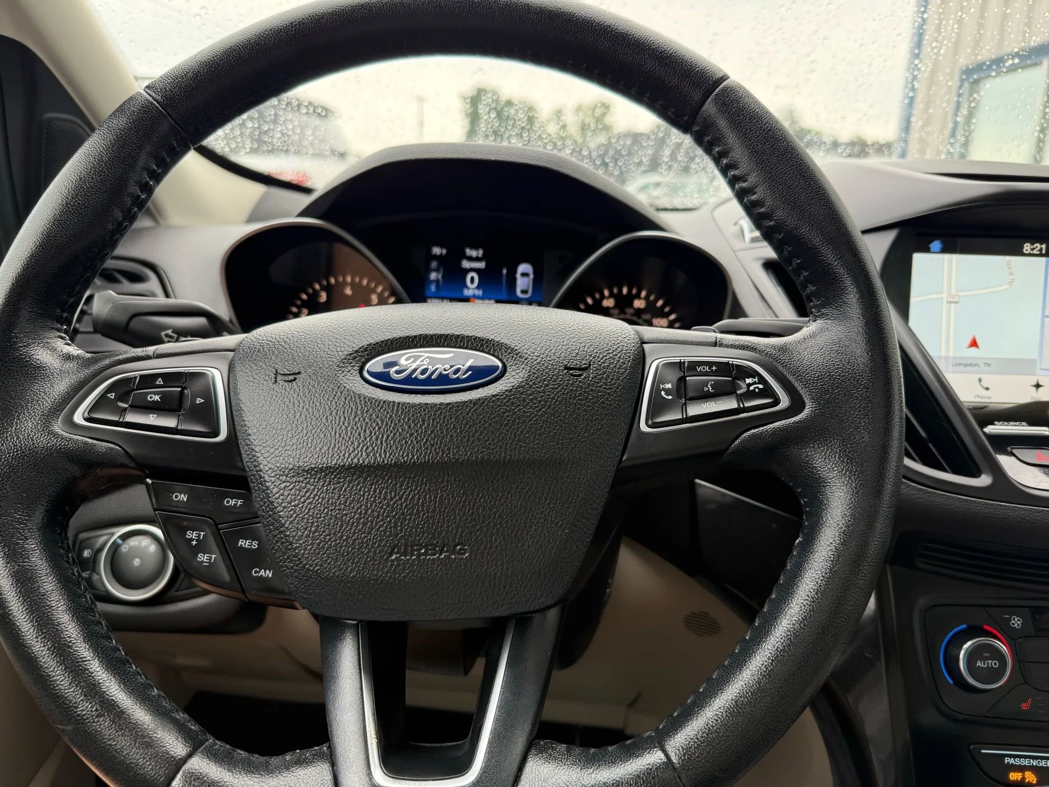 Used 2017 Ford Escape Titanium image 10