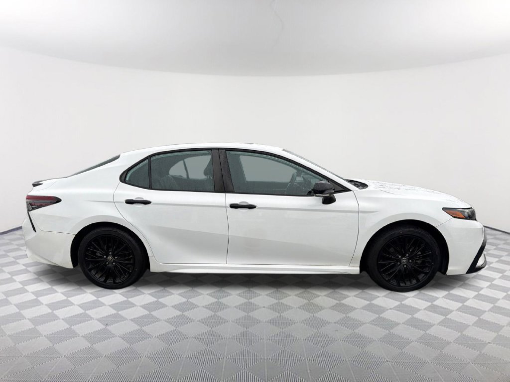 Used 2022 Toyota Camry SE w/ Carpet Mat Package (TMS) FWD image 4