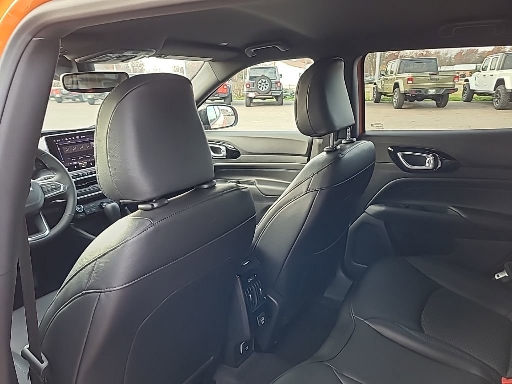 New 2026 Jeep Compass Latitude AWD/4WD image 24