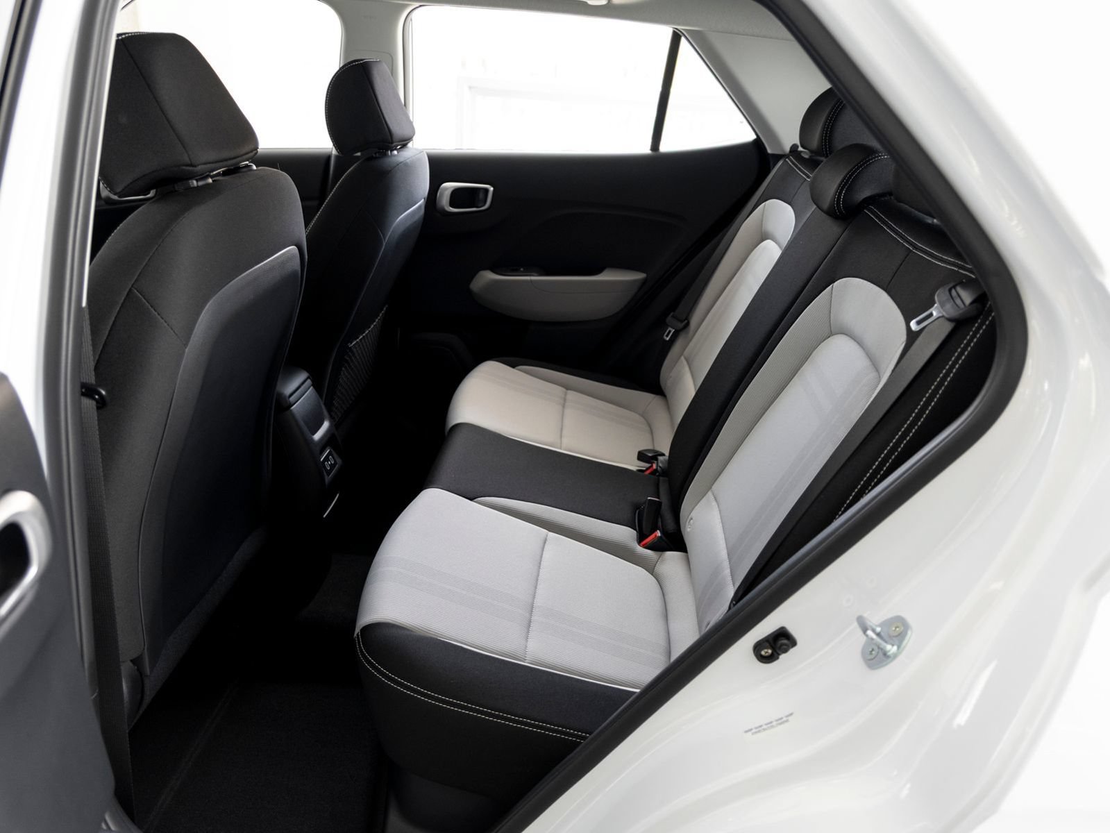 Used 2025 Hyundai Venue SEL FWD image 20