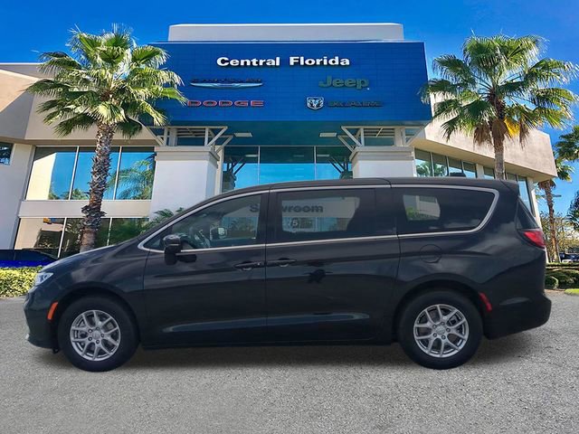 New 2026 Chrysler Pacifica Select image 8