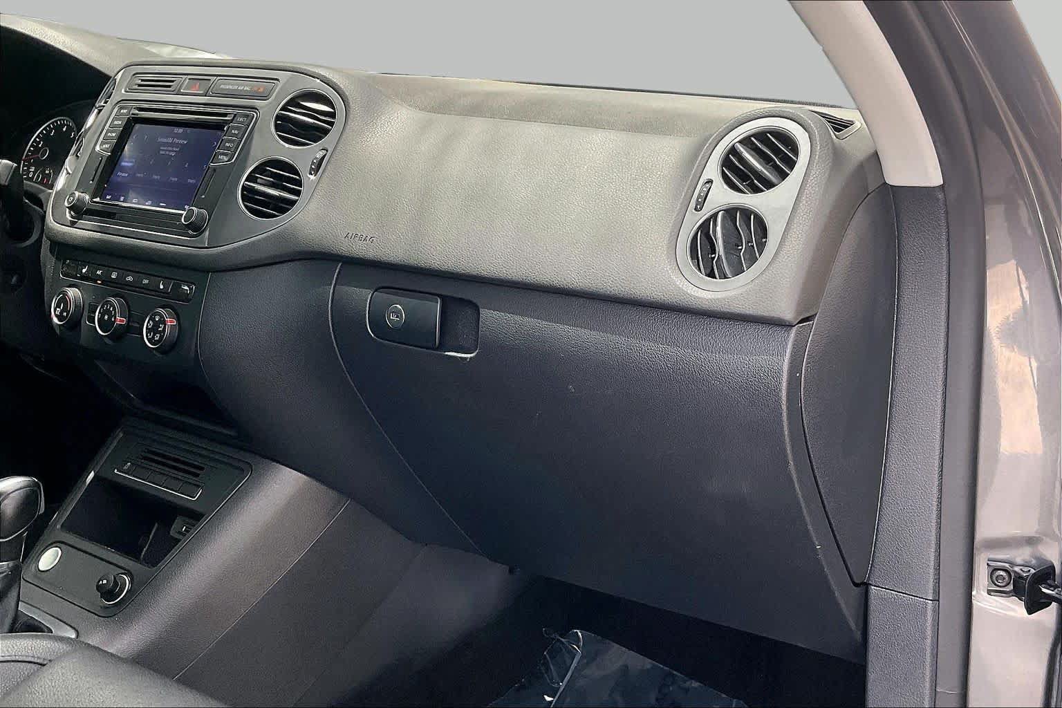 Used 2016 Volkswagen Tiguan SE FWD image 19