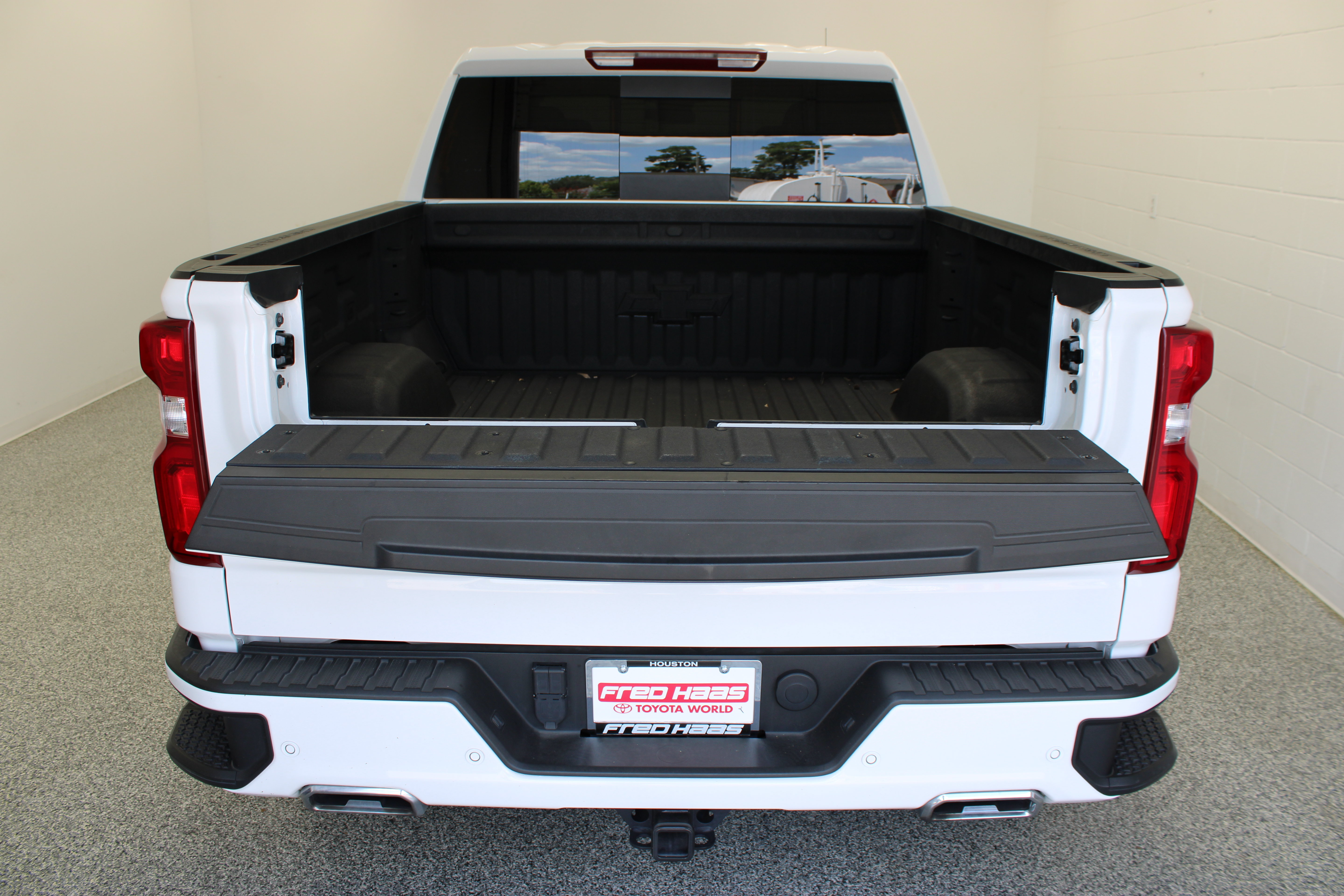 Used 2025 Chevrolet Silverado 1500 RST AWD/4WD image 9