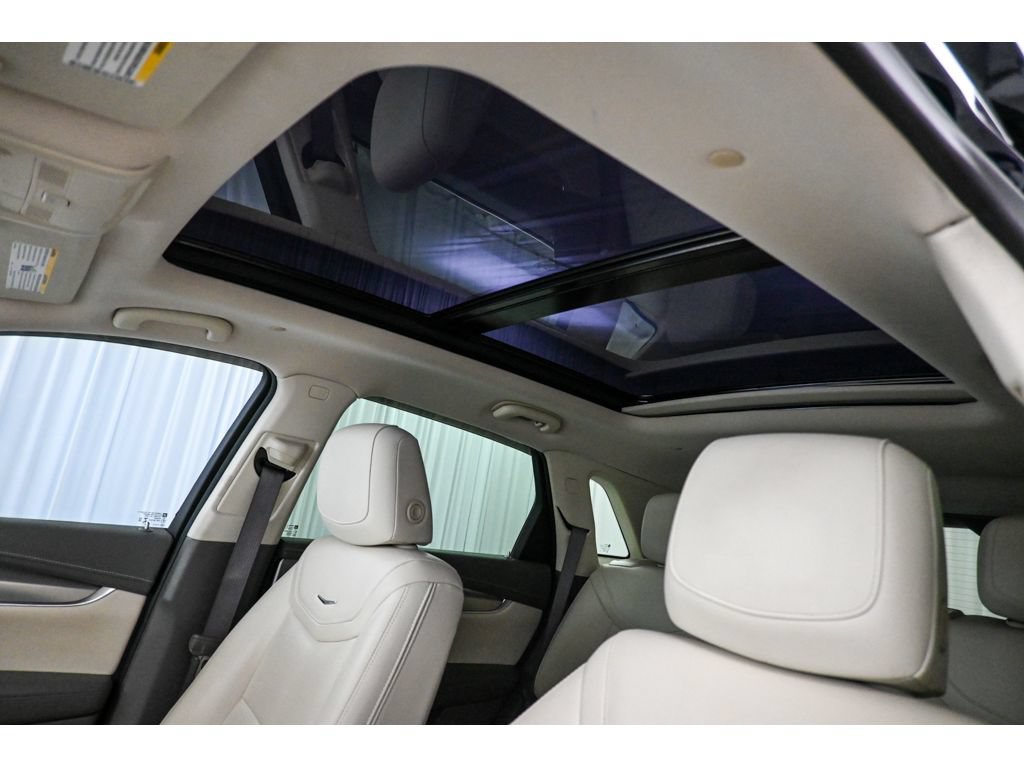Certified 2022 Cadillac XT5 Premium Luxury FWD image 14