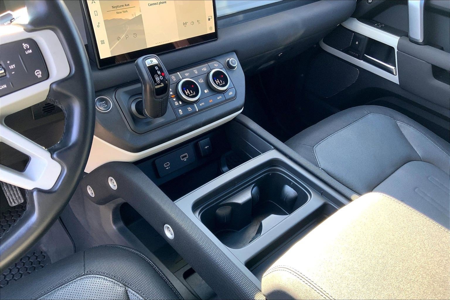 Used 2022 Land Rover Defender 110 X-Dynamic SE image 16