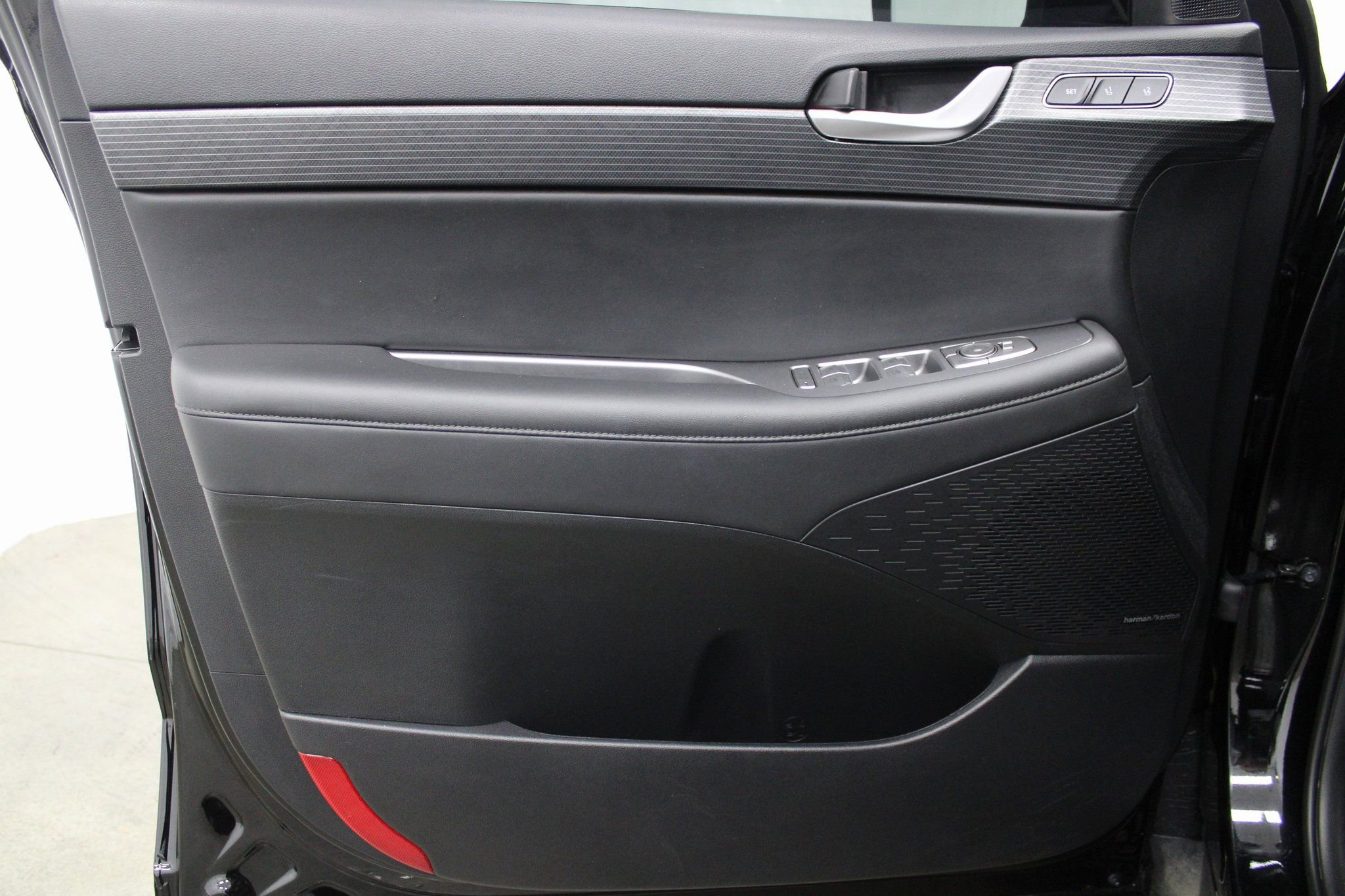 Used 2023 Hyundai Palisade Limited w/ Cargo Package image 12