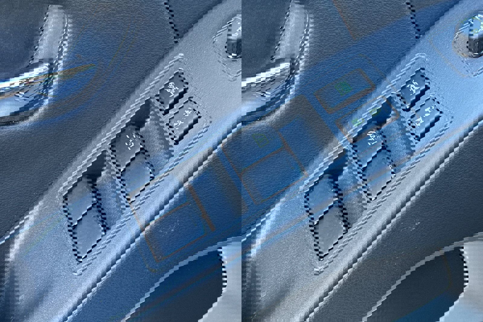 Used 2025 Nissan Frontier SV w/ SV Convenience Package image 12