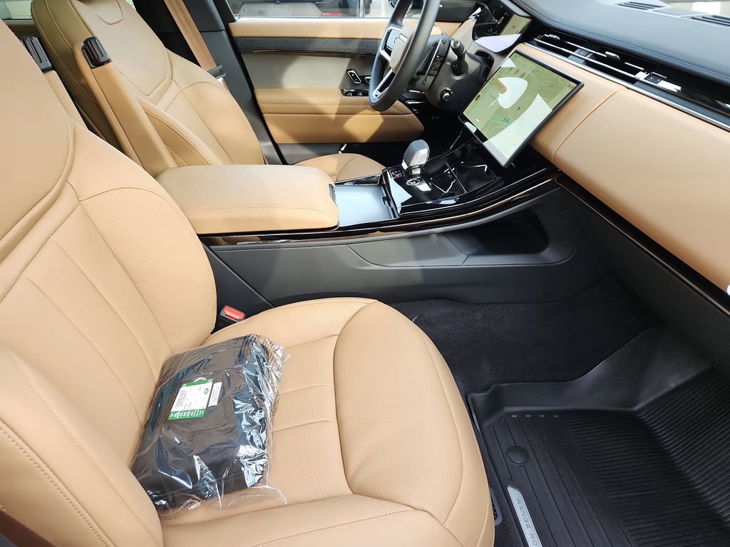 Used 2026 Land Rover Range Rover Sport SE image 3