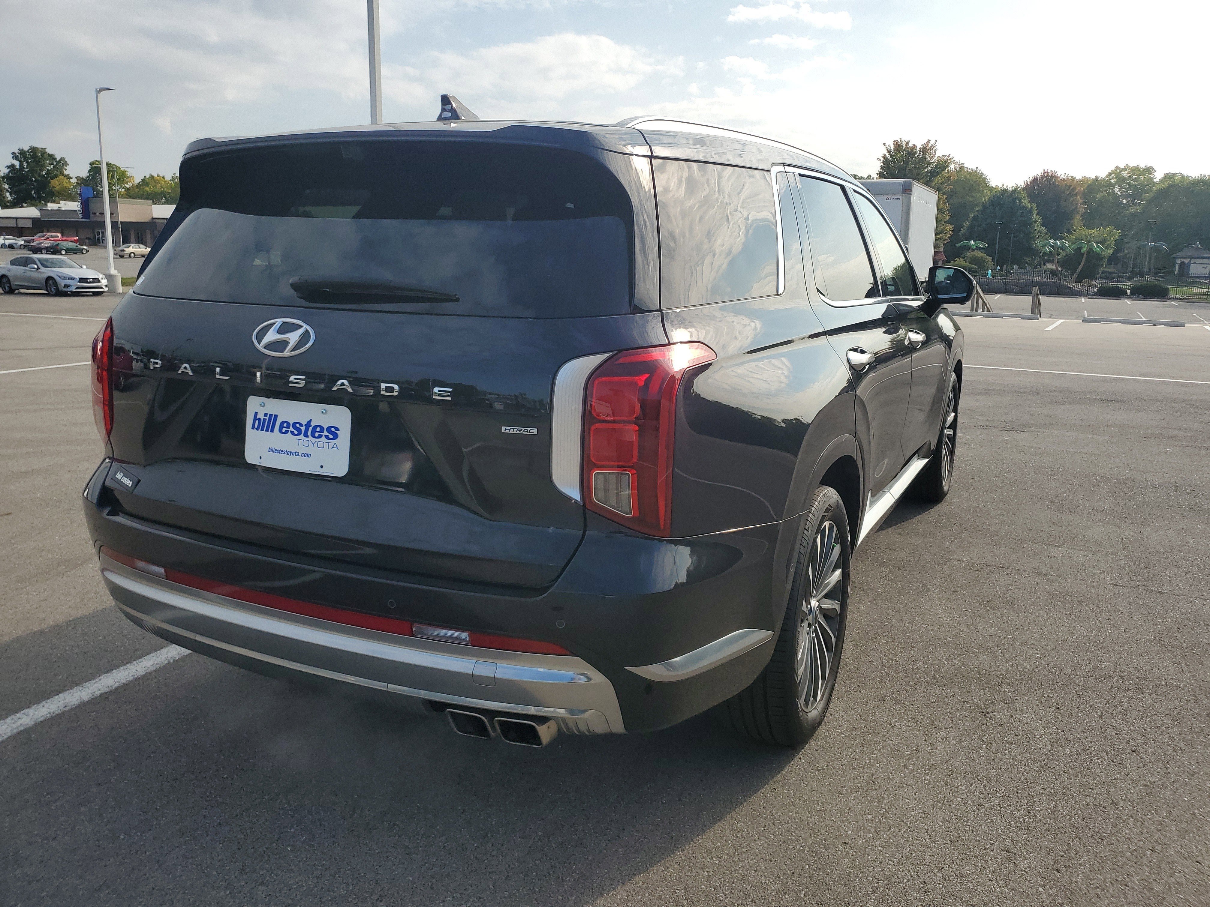 Used 2024 Hyundai Palisade Calligraphy image 3