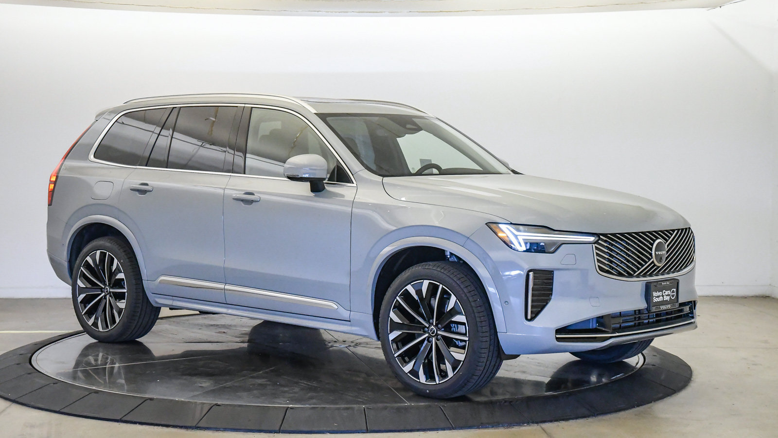 New 2026 Volvo XC90 T8 Plus w/ Protection Package AWD/4WD image 5