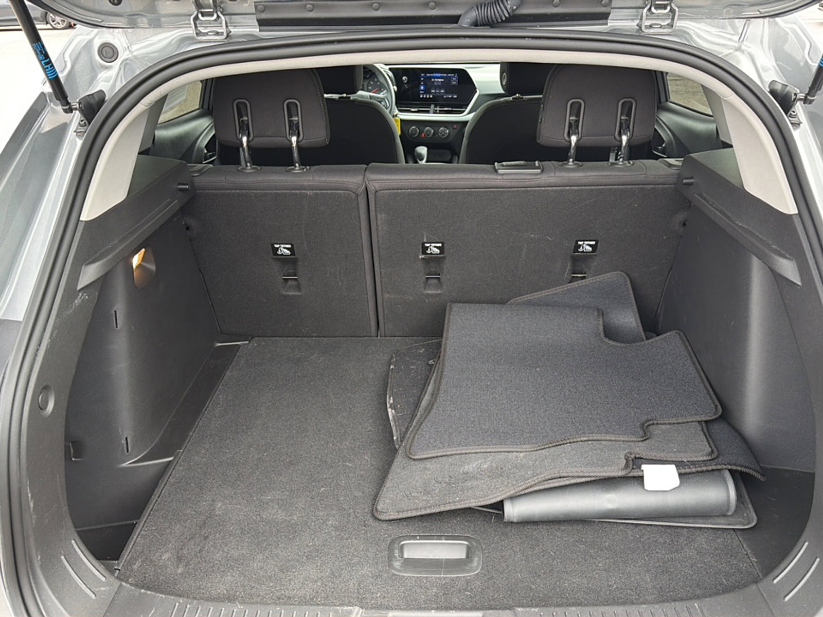 Used 2024 Chevrolet Trax LS w/ LS Convenience Package FWD image 18