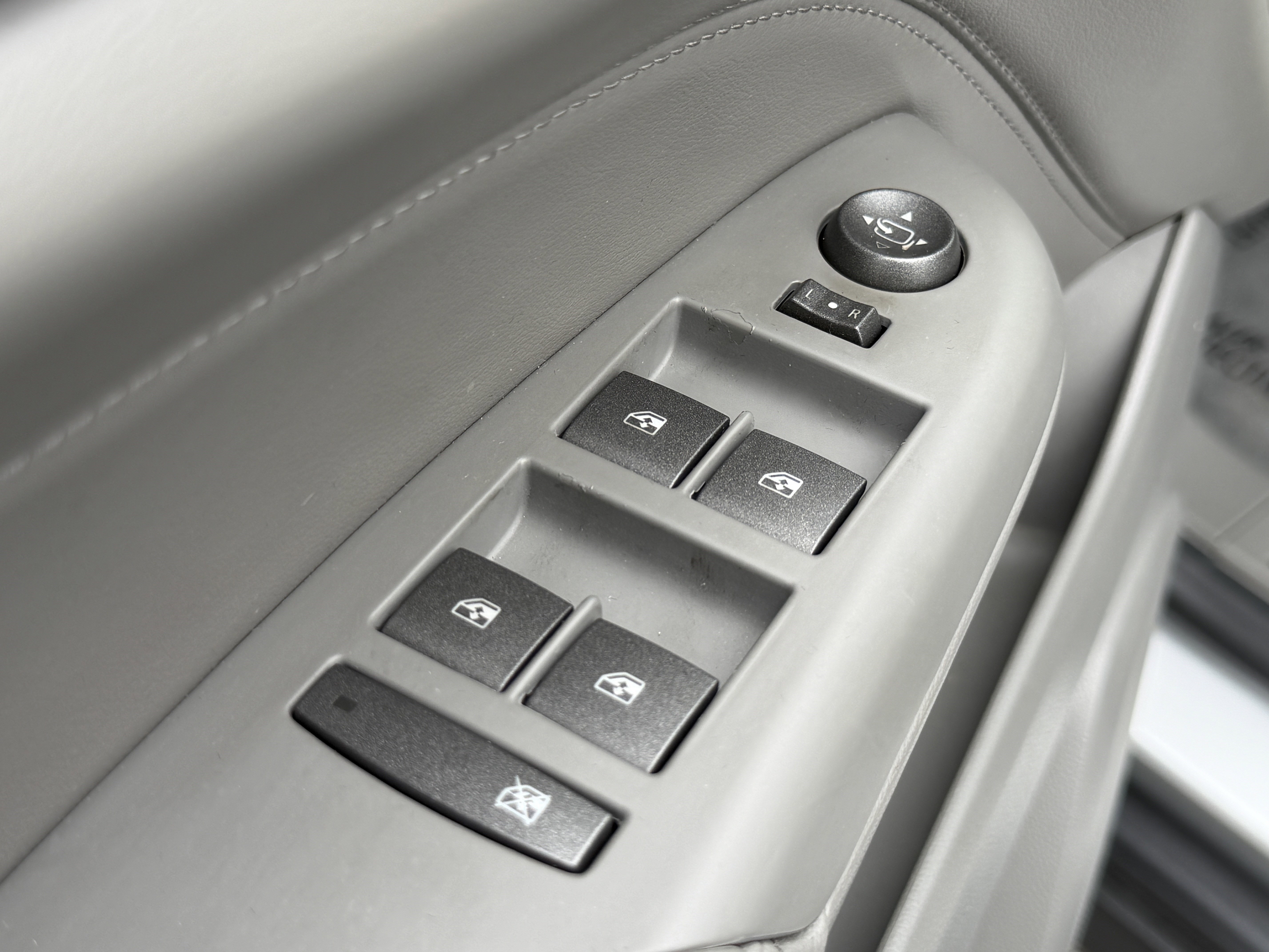 Used 2011 Cadillac SRX Performance FWD image 14