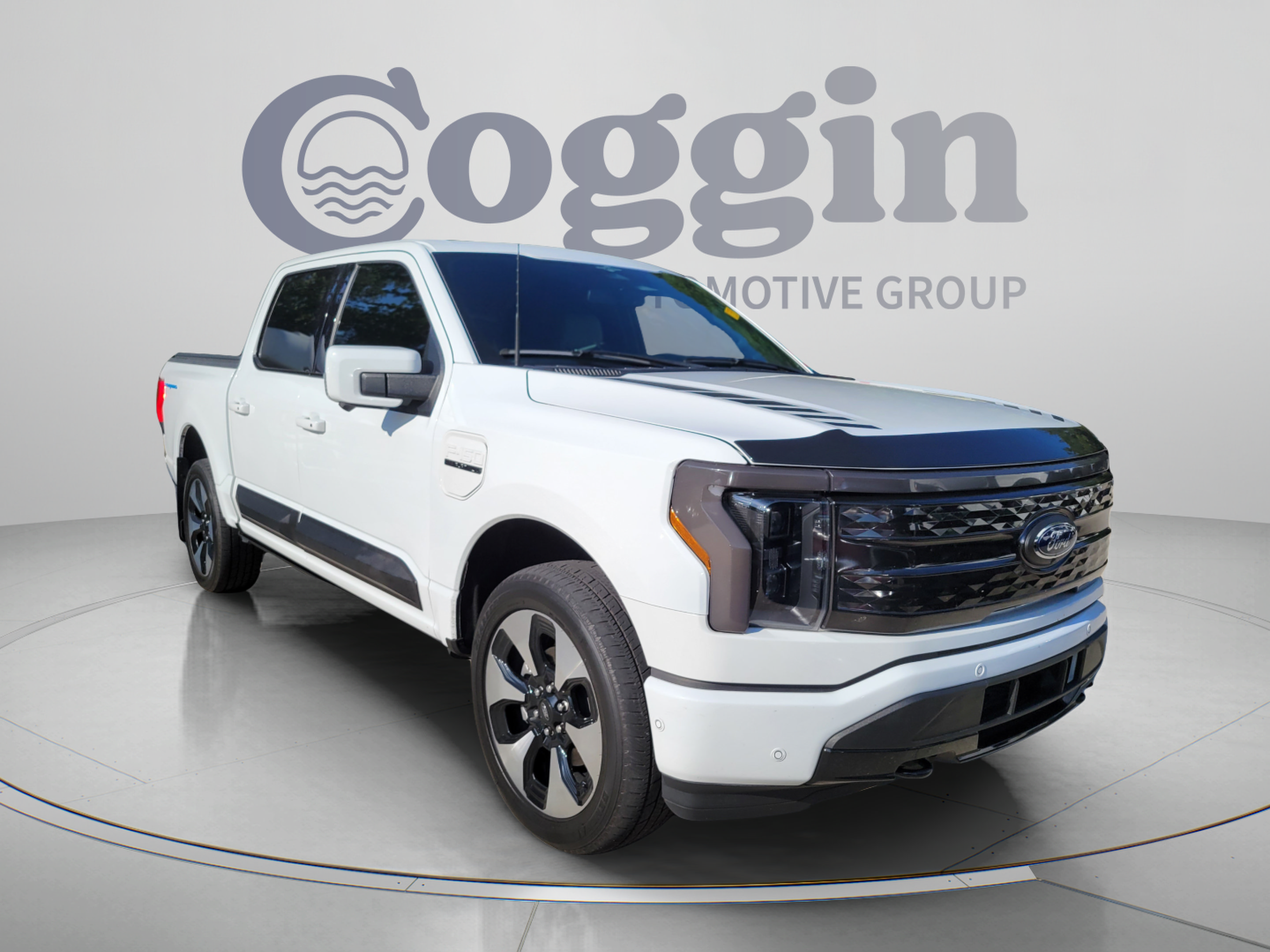 Used 2023 Ford F150 Lightning Platinum AWD/4WD image 4