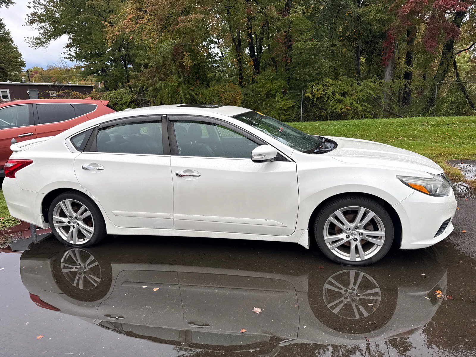 Used 2016 Nissan Altima 3.5 SL w/ 3.5 Technology Package FWD image 3