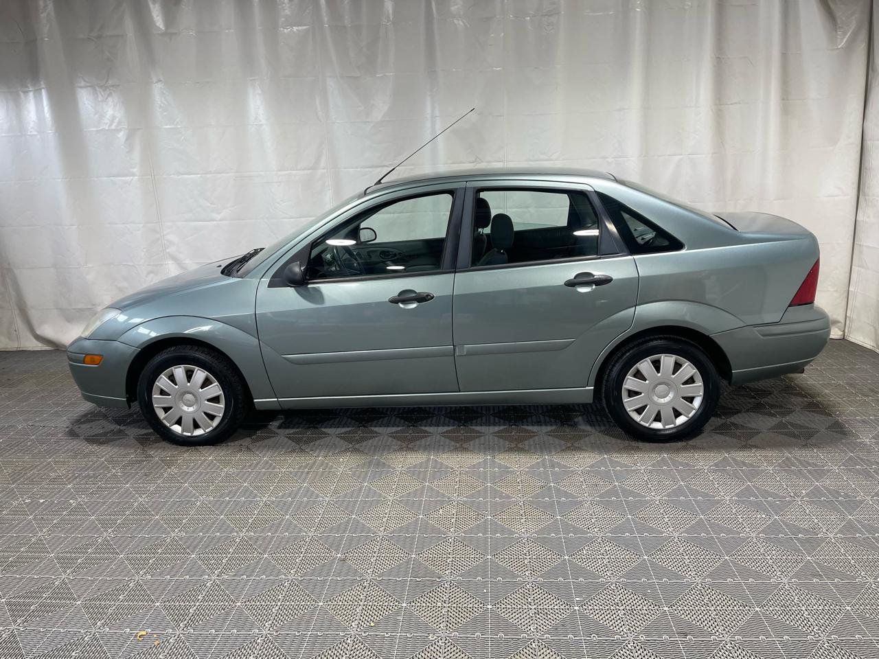 Used 2004 Ford Focus SE FWD image 5