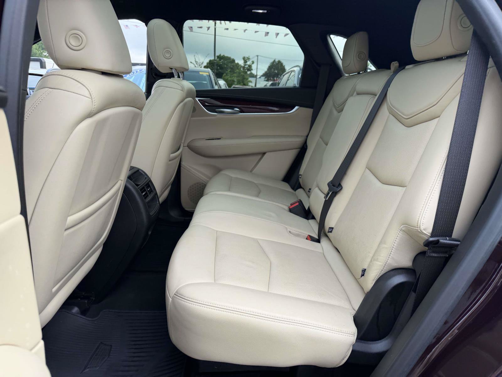 Used 2018 Cadillac XT5 Luxury w/ Driver Awareness Package AWD/4WD image 14