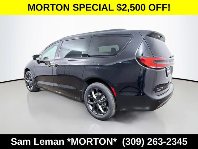 New 2027 Chrysler Pacifica Limited w/ Family Tech Group AWD/4WD image 5