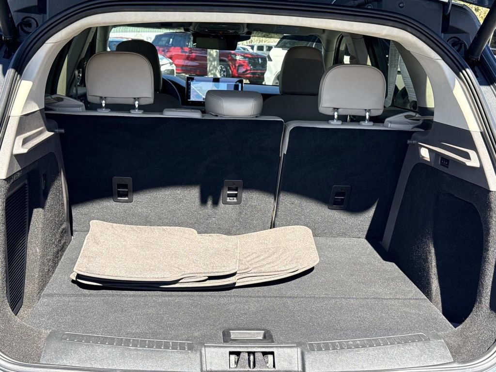 Used 2023 Lincoln Corsair Reserve w/ Equipment Group 202A image 12