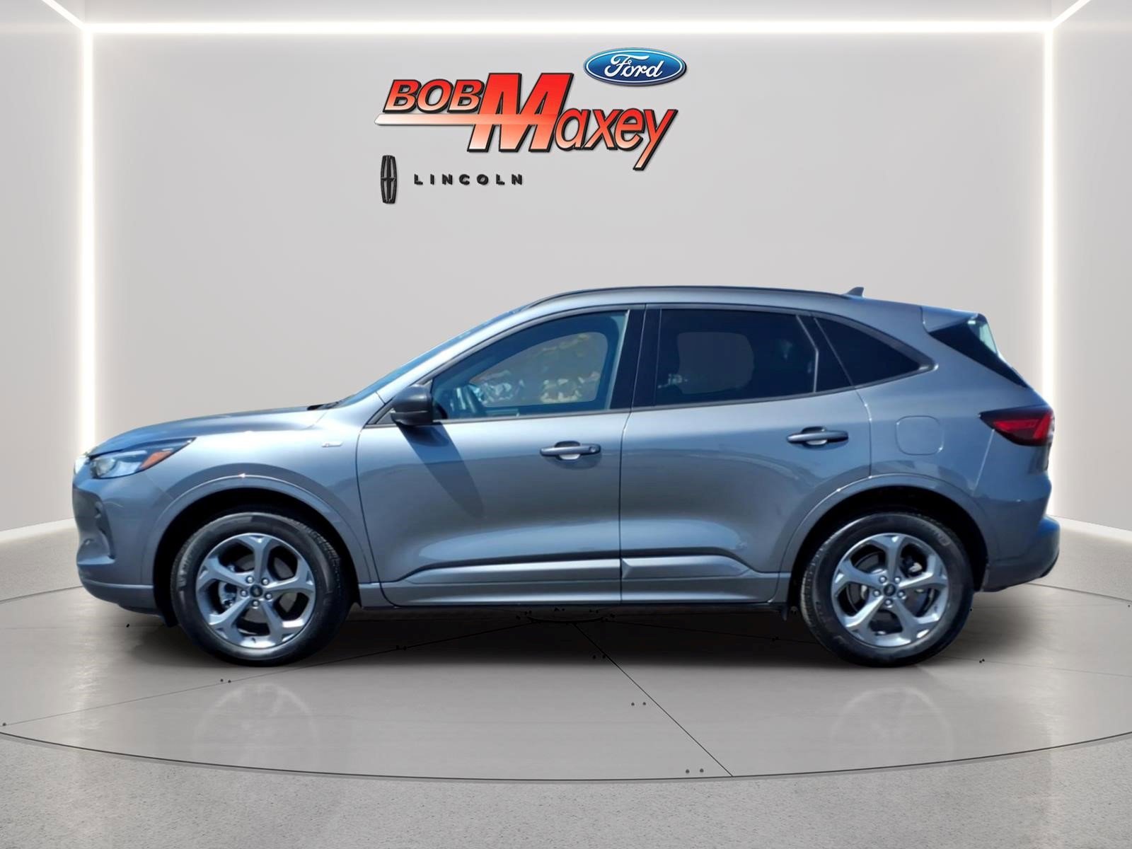 Used 2024 Ford Escape ST-Line w/ Tech Pack #1 AWD/4WD image 4