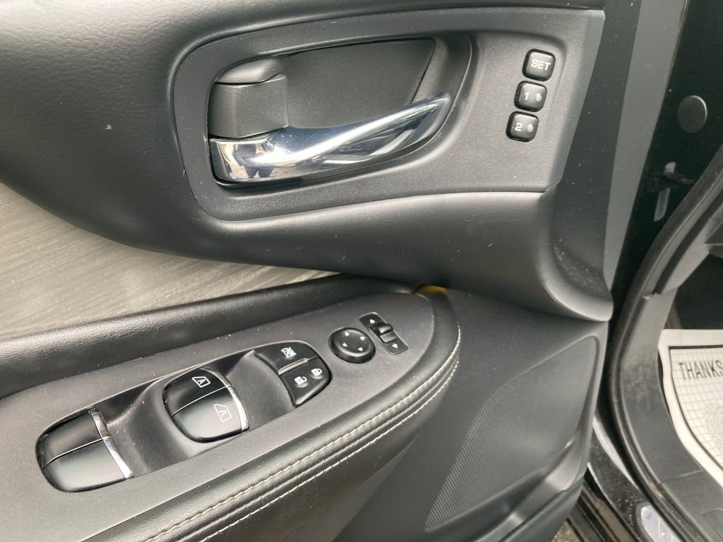 Used 2018 Nissan Murano SL w/ Moonroof Package image 14