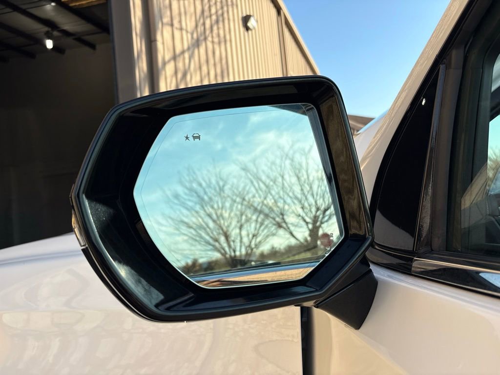 Used 2023 Chevrolet Suburban Premier image 18