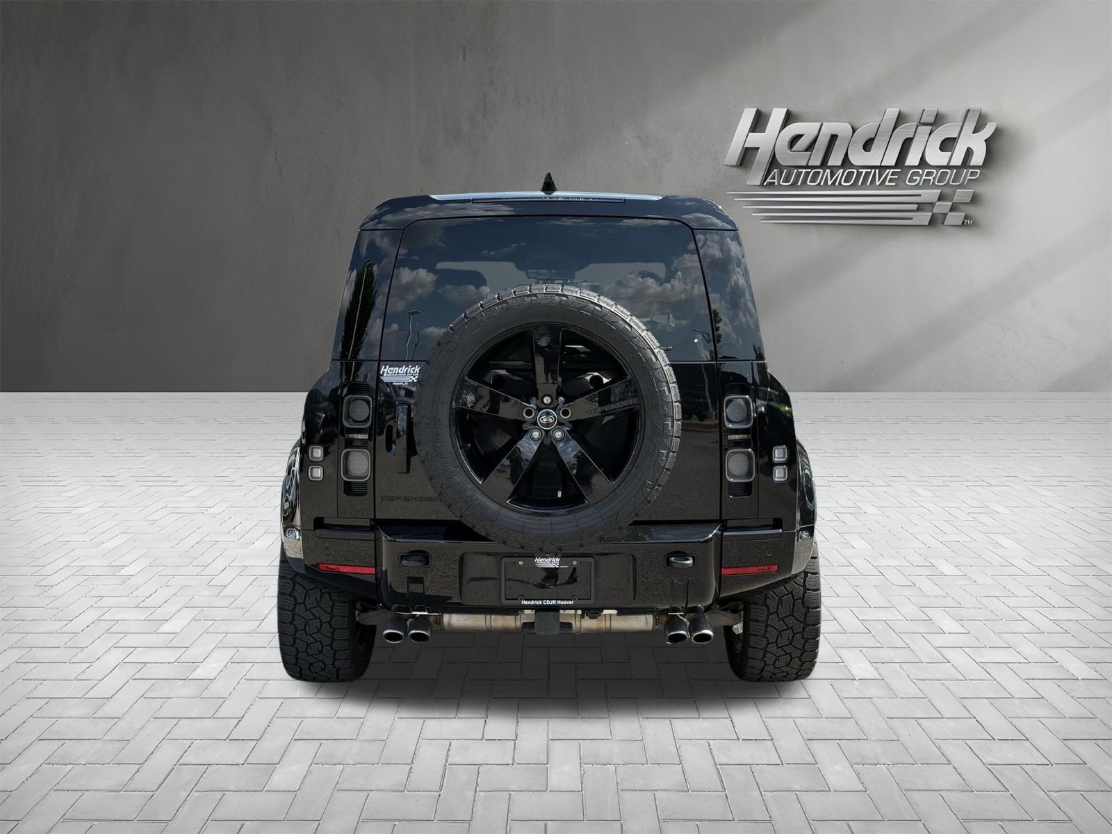 Used 2025 Land Rover Defender 110 V8 AWD/4WD image 9