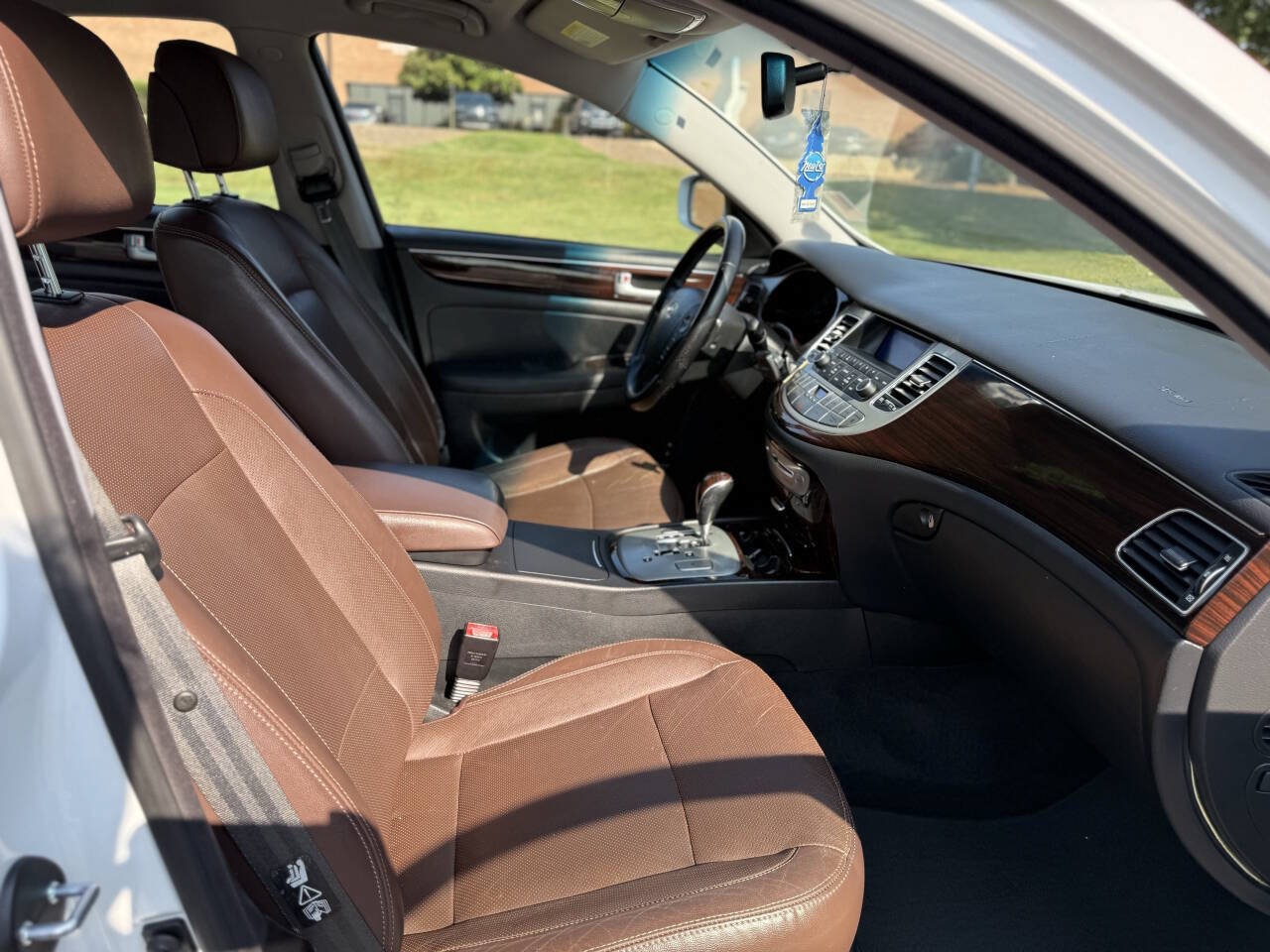 Used 2013 Hyundai Genesis 3.8 RWD image 12