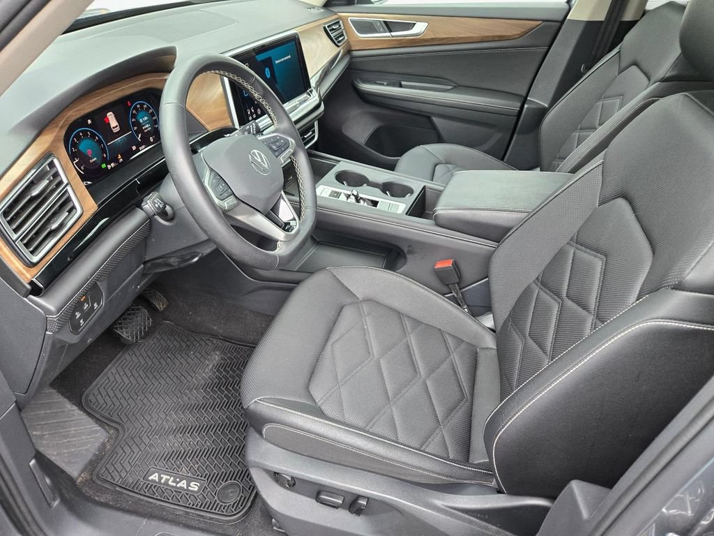 Used 2025 Volkswagen Atlas SE FWD image 15