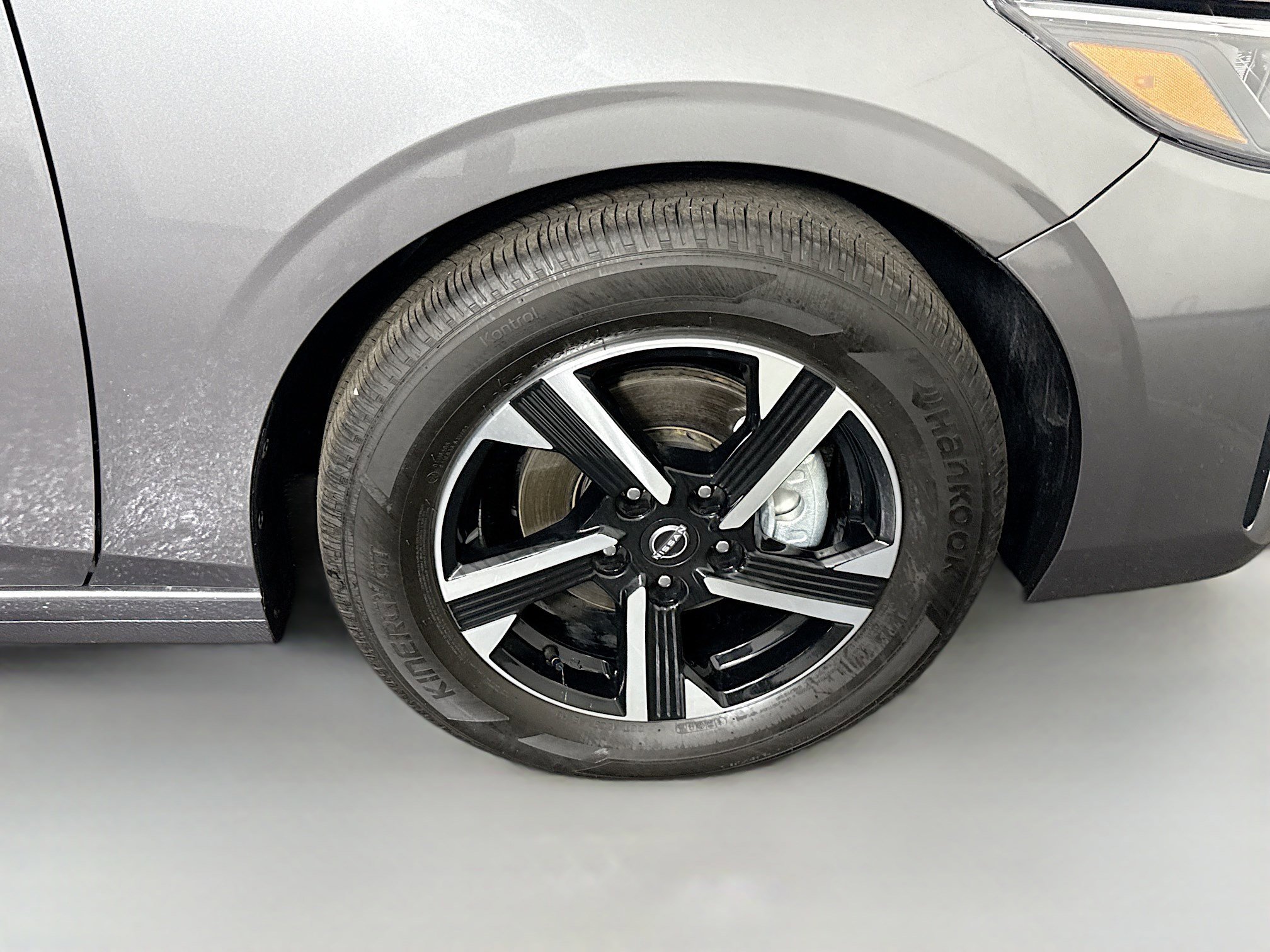 Used 2025 Nissan Sentra SV image 32